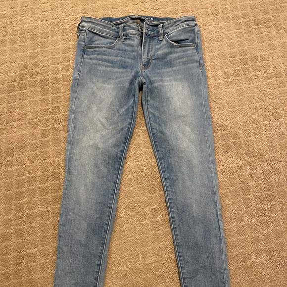 American Eagle Light-wash Jeans - Picture 2 of 5